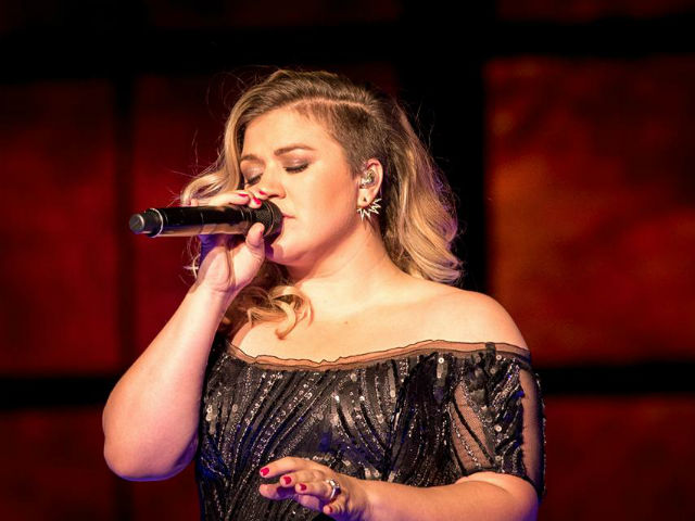 Kelly Clarkson Plans to Release New Single in...