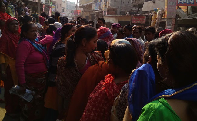 खोड़ा की औरतों का हाल नोटबंदी का हवन कर रहे पंडों को समझ नहीं आएगा