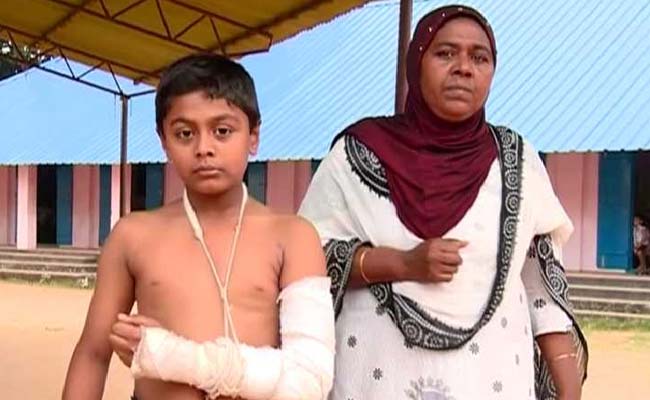 केरल : क्लास में घसीटकर ले जाने से टूट गई पांचवीं क्लास के छात्र की बांह की हड्डी, शिक्षिका निलंबित