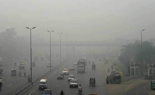 25 Killed As Over Dozen Cars Crash In Islamabad Due To Smog
