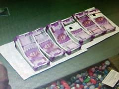 लातूर में कमीशन लेकर पुरानी नोट के बदले नई नोट देने के आरोप में 2 बैंक कर्मी गिरफ़्तार