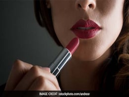 पाना चाहते हैं स्मार्ट लुक तो ट्राई करें मेटैलिक, नारंगी रंग के लिपशेड पाना चाहते हैं स्मार्ट लुक तो ट्राई करें मेटैलिक, नारंगी रंग के लिपशेड