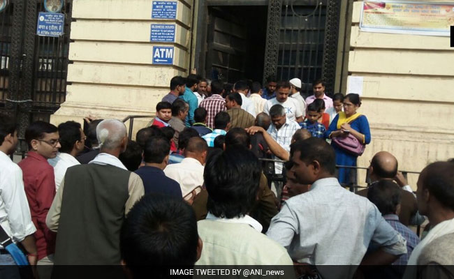 Amid Rush For New Notes, No Fee For Using Another Bank's ATM: 10 Facts