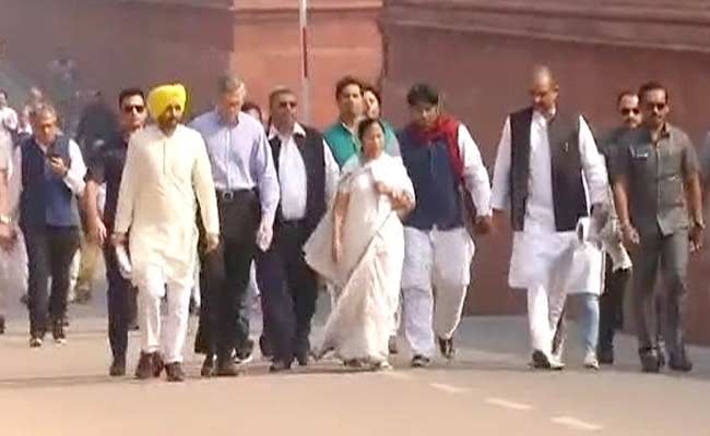 Mamata Banerjee, Shiv Sena March To President's House Against Notes Ban