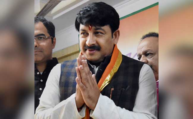 UP Elections 2017: Manoj Tiwari's Chopper Makes Emergency Landing In Pratapgarh