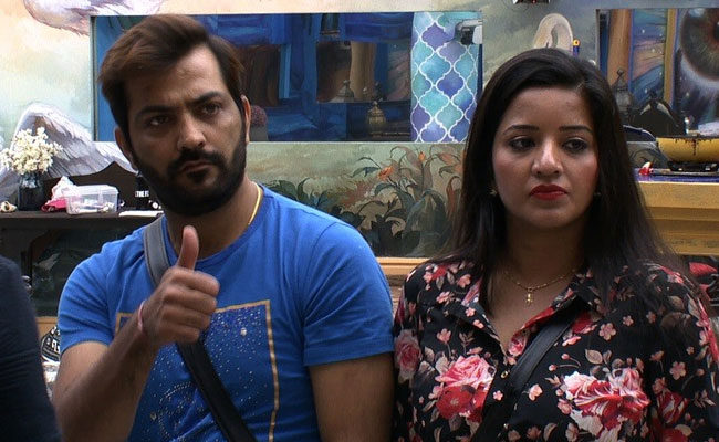 Bigg Boss 10 : क्या प्रियंका की वापसी से आएगी मनु पंजाबी और मोनालीसा के रिश्तों में दरार