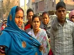 मेट्रो विहार के इन मज़दूरों को कौन परेशान कर रहा है... मेट्रो विहार के इन मज़दूरों को कौन परेशान कर रहा है...