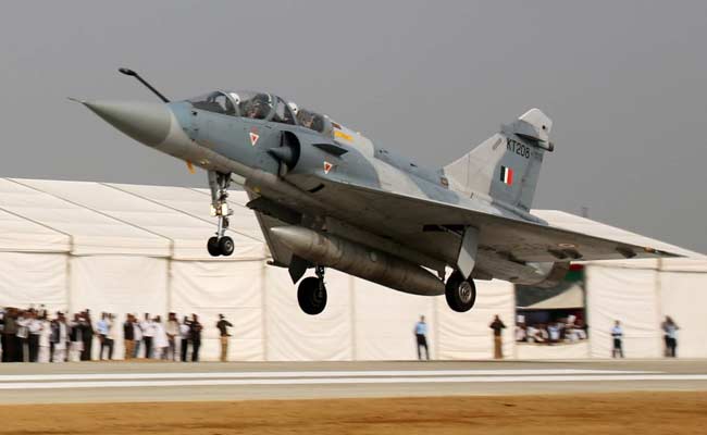 आगरा-लखनऊ एक्सप्रेसवे का हुआ उद्घाटन, वायुसेना ने उतारा जेट विमान