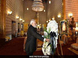 PM Narendra Modi Makes Stopover In Thailand To Pay Respects To Late King PM Narendra Modi Makes Stopover In Thailand To Pay Respects To Late King