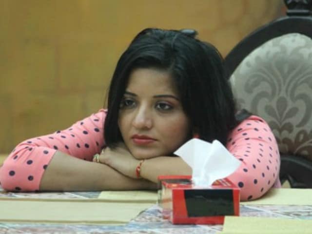 Bigg Boss 10: Monalisa's Fiance is 'Confused' About Getting Married. She Doesn't Know Yet