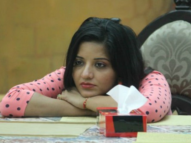 <I>Bigg Boss 10</i>: Monalisa's Fiance is 'Confused' About Getting Married. She Doesn't Know Yet