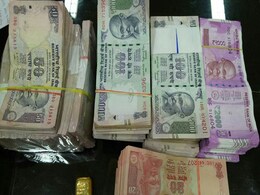 सासाराम : पीएचईडी का कैशियर 27 हजार रुपये रिश्वत लेते हुए रंगेहाथ गिरफ्तार सासाराम : पीएचईडी का कैशियर 27 हजार रुपये रिश्वत लेते हुए रंगेहाथ गिरफ्तार