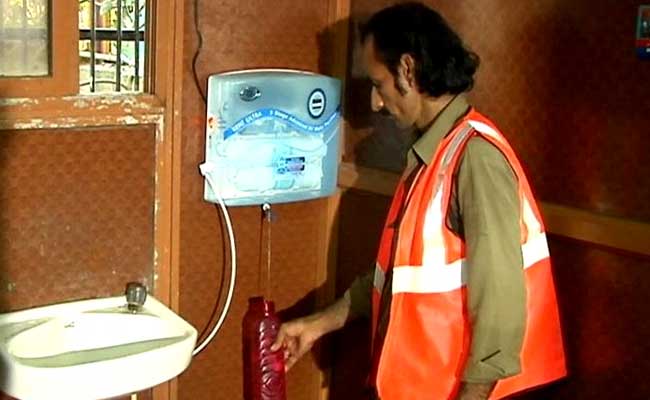In Mumbai, 16-Year-Old Sets Up Water Purifiers For Civic Body Workers