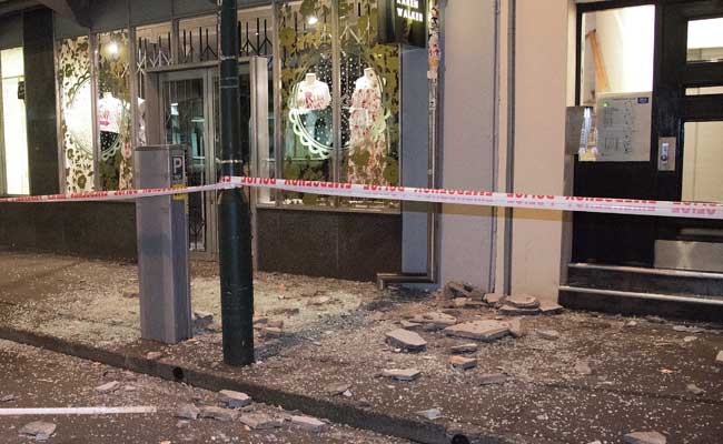 2 Dead After New Zealand Earthquake, Residents Flee Tsunami