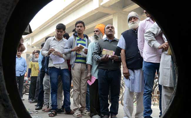 Overnight Queues At RBI Offices As Note Exchange Deadline Nears