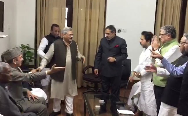 Mamata's Party Shakes Hands With Left As Opposition Unites Against Notes Ban