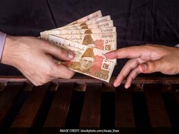 पाकिस्तान के 160 से अधिक सांसद नहीं जमा कर रहे आयकरः रिपोर्ट पाकिस्तान के 160 से अधिक सांसद नहीं जमा कर रहे आयकरः रिपोर्ट