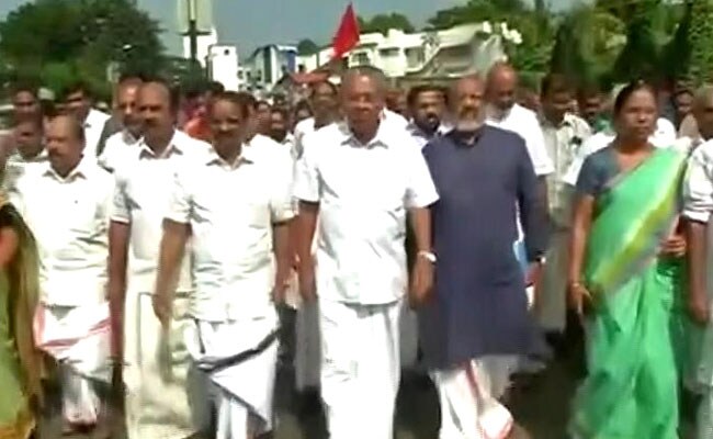 Kerala Chief Minister, Sitaram Yechury Protest Outside Reserve Bank