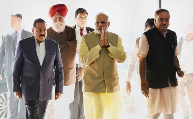 PM Narendra Modi's Silence On Notes Ban Amounts To Contempt, Warns Opposition