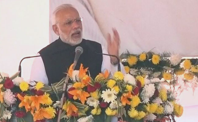 PM Narendra Modi Pushes For Use Of Mobiles To Deal With Cash Crunch