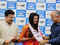 Poonam Azad, Wife Of Suspended BJP MP Kirti Azad, Joins AAP