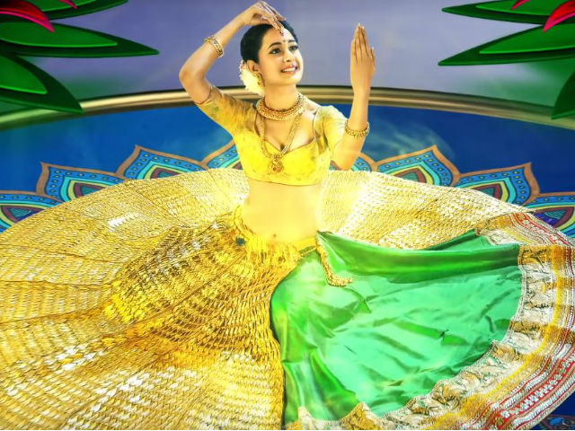 Pragya Jaiswal's 14-Kg Gold <i>Om Namo Venkatesaya Lehenga</i>: True or False?