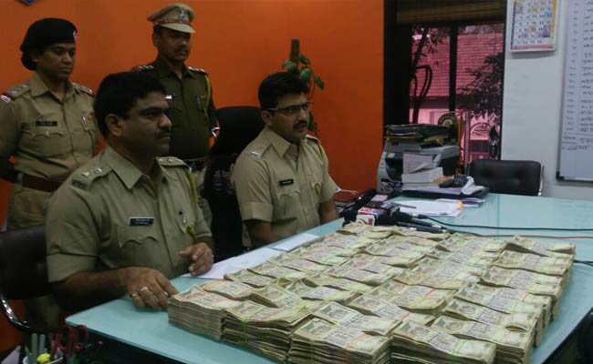 पुणे में फिर पकड़ा गया एक करोड़ रुपये से अधिक का काला धन!