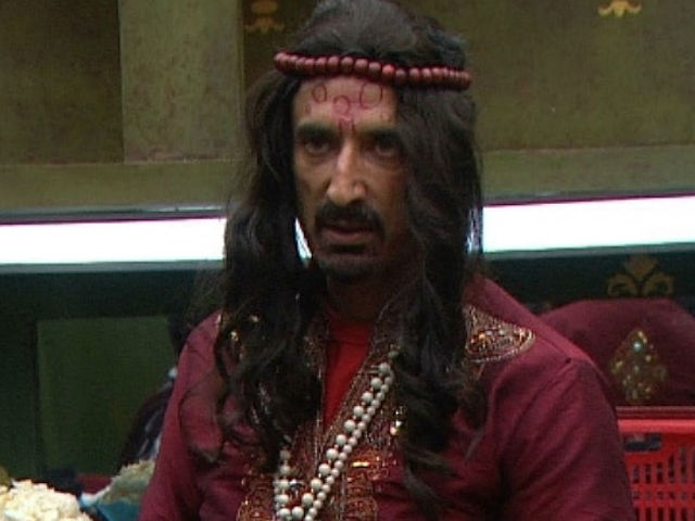 <i>Bigg Boss 10</i>: Rahul Dev Impersonates Swami Om And A Surprise Entry