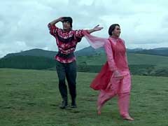 20 साल बाद फिर आई 'राजा हिंदुस्तानी' की याद, देखिए इस फिल्म के सदाबहार गाने...