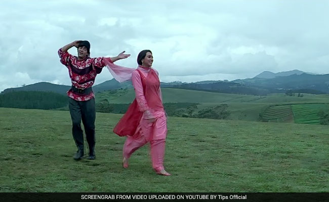 20 साल बाद फिर आई 'राजा हिंदुस्तानी' की याद, देखिए इस फिल्म के सदाबहार गाने... 20 साल बाद फिर आई 'राजा हिंदुस्तानी' की याद, देखिए इस फिल्म के सदाबहार गाने...