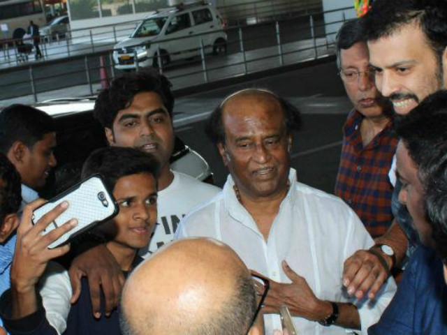 Rajinikanth Was Crowded by Selfie-Seekers at Mumbai Airport