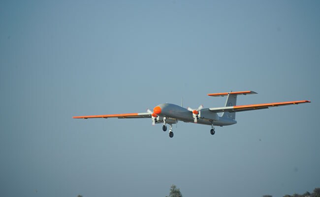 देश में बने सबसे बड़े ड्रोन 'रुस्‍तम-2' ने पहली उड़ान भरी, 30 हजार फीट की ऊंचाई छूने में सक्षम