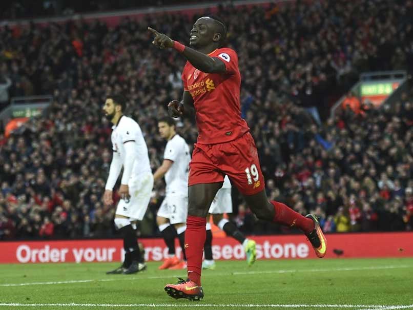 Liverpool Storm to Top of Premier League Standings, Manchester United Win