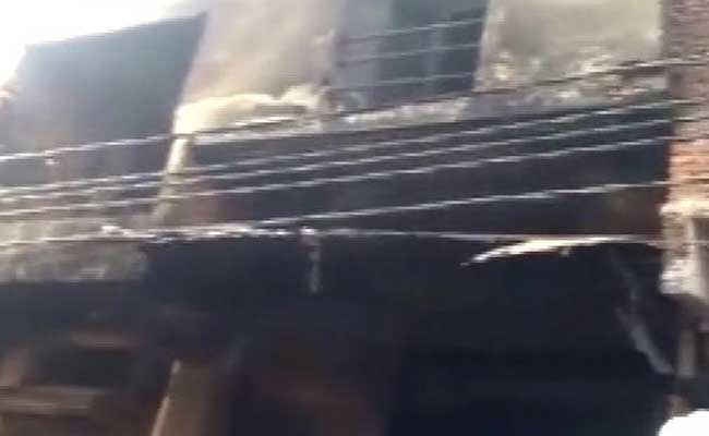 उत्तर प्रदेश के गाजियाबाद में जैकेट फैक्ट्री में लगी भीषण आग, 13 मजदूरों की झुलस कर मौत