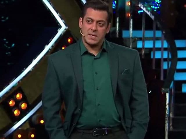 Bigg Boss 10: Salman Khan Asks Celebs to Focus on Tasks, Not Mind Games