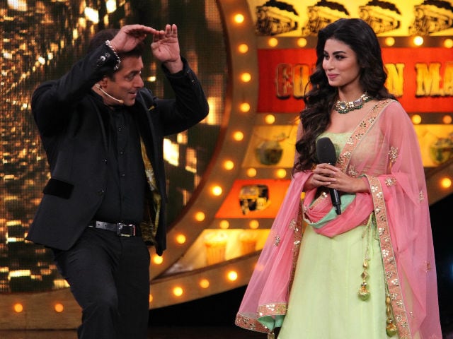 Bigg Boss 10: Salman Khan's Naagin Dance With Mouni Roy