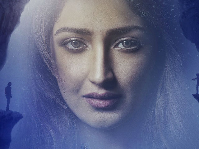 Sayyeshaa Saigal on Reaction to <i>Shivaay</i> and Her Upcoming Projects