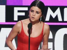 Selena Gomez Breaks Down at AMAs Says, 'I Was Absolutely Broken'