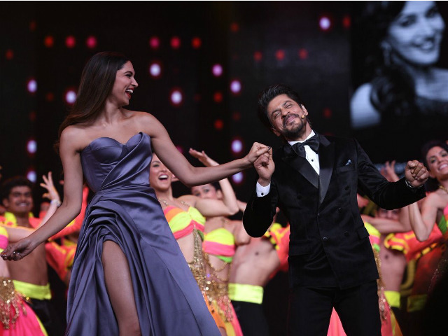Shah Rukh Khan, Lord of the Dance, Jigs With Deepika, Madhuri, Sridevi