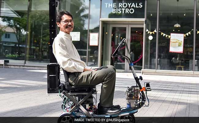 Singapore Unveils Self-Driving Scooter For Phone-Obsessed Walkers