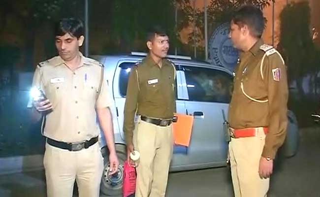 सिरीफोर्ट ऑडिटोरियम के पास फायरिंग, तीन घायल एम्स के ट्रॉमा सेंटर में भर्ती