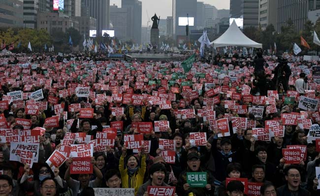 Tens Of Thousands In South Korea Call For President To Quit