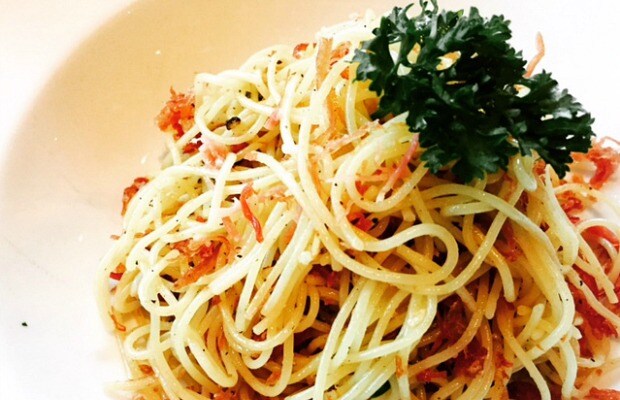 Love Spicy Food? Try This Hot Chilli Oil Butter Garlic Pasta Recipe At Home