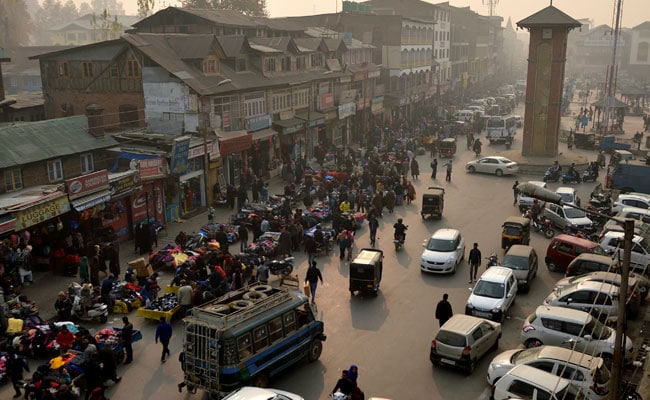 Barricades Removed In Srinagar's Commercial Hub Lal Chowk