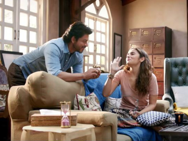 <I>Dear Zindagi</i>: Shah Rukh Khan, Alia Bhatt's New Song Rewinds to the Nineties