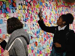 New Yorkers Build Walls Of Sticky Notes In Defiance Of Donald Trump