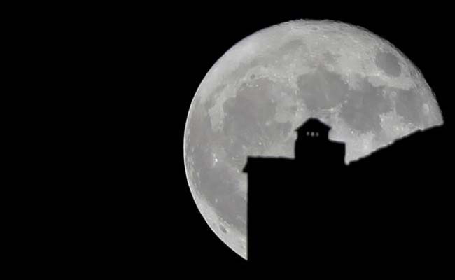 Supermoon Delights World's Star Gazers In Full Moon, Eclipse Combination