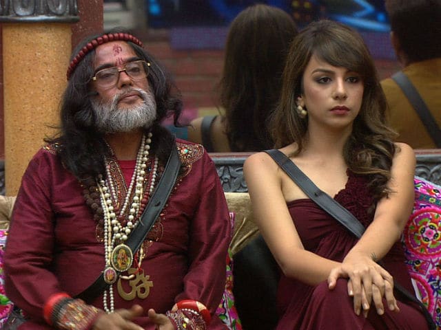 Bigg Boss 10 : Swami Om Threatens to Slap Nitibha Kaul