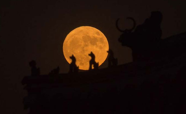 सुपरमून : सात दशकों में चांद के धरती के सबसे करीब होने का देखिए अद्भुत नजारा