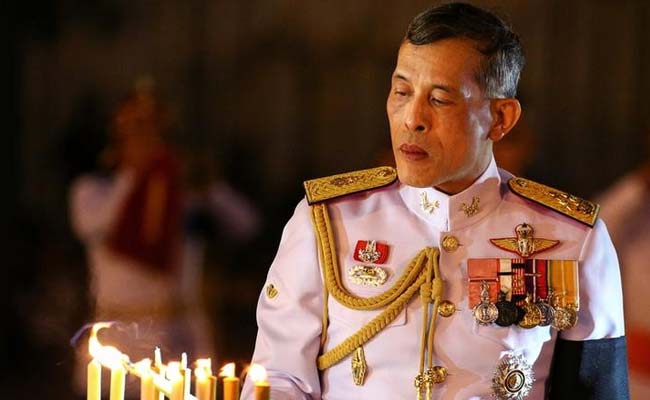 New Thai King Leads Prayers For Late Father